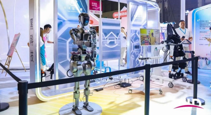 概念落地 管用实用：看智能机器人如何真正赋能养老生活